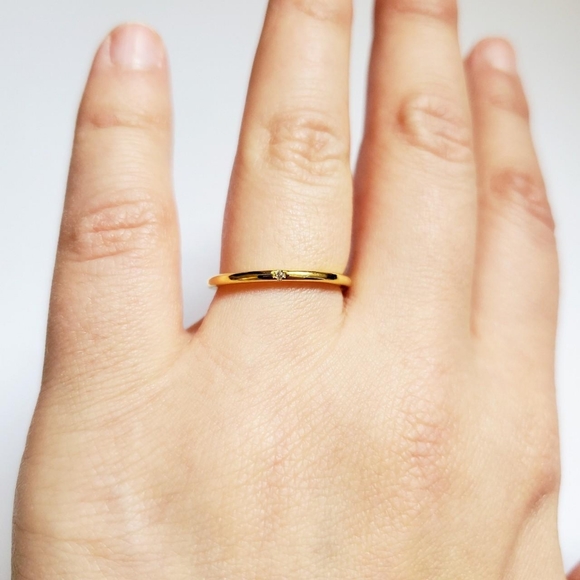NWOT Dainty 1mm Yellow Gold Ring Band - Picture 3 of 8